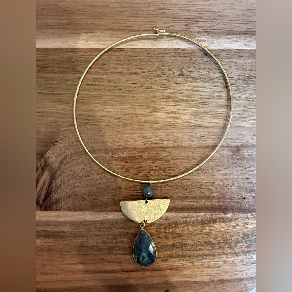 Elegant Gold and Grey Pendant Necklace
